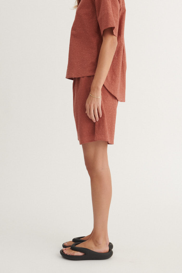 Basic Apparel Lotus Shorts Shorts 780 cedar wood